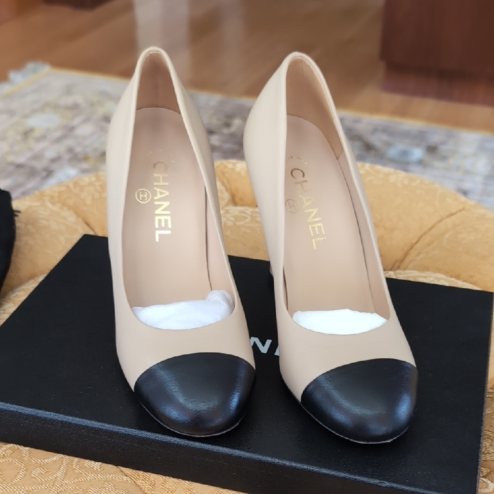 CHANEL Women's Heels - Black